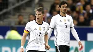 Er spielt als innenverteidiger für borussia dortmund und die deutsche nationalmannschaft. Em 2016 Das Hummels Schweinsteiger Dilemma In Jogis Streichelzoo Eurosport