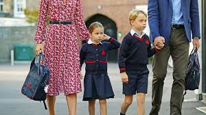 Und prinzessin astrid von schweden.sie wurde rund einen monat nach ihrer geburt getauft, ihre paten waren ihr onkel prinz charles, graf von flandern und ihre zukünftige schwiegermutter, großherzogin charlotte von luxemburg. Neue Familienfotos Prinzessin Charlotte Tragt 25 Euro Kleid Promiflash De