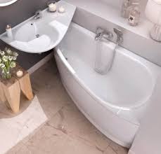 Selain itu, penggunaan bathtub di kamar mandi akan ukuran air yang dibutuhkan untuk mandi di bathtub biasanya kurang lebih 75 hingga 85 liter. 10 Inspirasi Bathtub Minimalis Untuk Kamar Mandi Cantik Blog Qhomemart