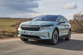 Dazu gehören das serienmäßige virtuelle cockpit, die vielfältigen konnektivitätsoptionen und die ambientebeleuchtung. Skoda Enyaq Iv 80 Bruckenschlag Zwischen Alter Und Neuer Welt