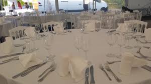 Location de mobilier tables rondes. Location Table Ronde O 180cm Bois Pic Event