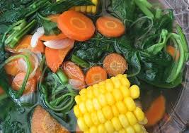 Panaskan 1 liter air hingga mendidih, lalu masukkan jagung manis dan wortel yang sudah dipotong. Langkah Membuat Sayur Bayam Temu Kunci Legit Resep Us