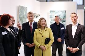 4 yorum, makale ve 34 resme bakın. Hereditary Grand Duchess Stephanie Visits Art Salon 2019 Organised By Cercle Artistique De Luxembourg Wordpress