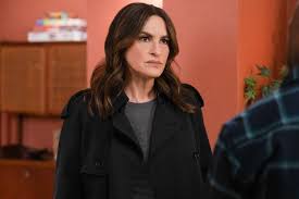 Olivia Benson Comforts Teenage Trafficking Survivor in 'Law & Order: SVU'