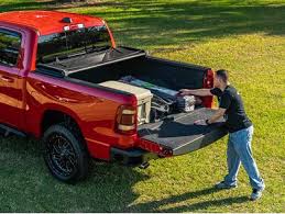 When one of these covers is installed over the bed of a vehicle, any items in the truck bed remain safe and protected, whether the vehicle is parked or driving down the road. Gator Sfx Tri Fold Tonneau Cover Gator Covers