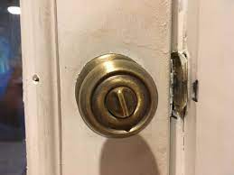 How to lock a door without a lock reddit. Doorknob That Won T Latch Fixit