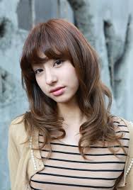 Asian haircuts for short hair go one step ahead when colored ombre. Asian Girls Shoulder Length Wavy Hairstyle With Full Bangs Hairstyles Weekly