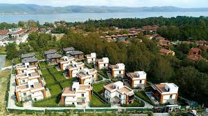 Antes de cada combate, los luchadores vierten aceite de oliva en todo su cuerpo, y los partidos se llevan a cabo en un campo abierto y cubierto de hierba, con los. Villa Natural Garden Kirkpinar Sakarya Turkey Booking Com