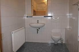 Ein badezimmer mit sandstein wunsch tutorial bei fragen oder wünschen was da noch rein soll , in die kommentare und bewerten und abonnieren nicht vergessen. Homestaging Badezimmer Hausundso Immobilien Offenburg