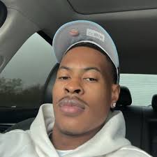 Dwight Lewis III (@yvngballa2_)