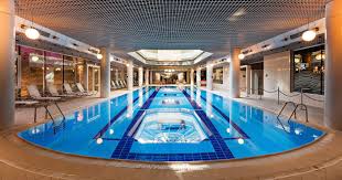 Brasov is loved for its churches, castle, and cathedral, and has lots of places to visit including piata sfatului, black church, and mount tampa. Aro Palace Hotel De 5 Stele Din Brasov Zebrasov Blog