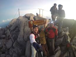 Gunung kinabalu terletak di sabah, malaysia, dengan ketinggian 4,095 mdpl. Bagaimana Saya Mendaki Gunung Kinabalu Dengan Bajet Keseluruhan Bawah Rm1000