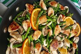 300 grammi di asparagi 70 ml di vino bianco secco 2 cucchiai di olio extravergine di oliva sale. Bocconcini Di Pollo Con Funghi E Punte Di Asparagi Eatdoo Com