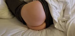 My girl is sleeping. Her ass is still bringing the heat. Foto Porno -  EPORNER