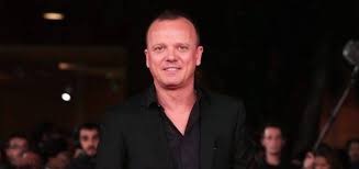 Da tempo, il cantante ha iniziato una relazione con una giovane campana, di circa 26 anni più giovane di. Denise Esposito Fidanzata Gigi D Alessio Chi E I Rumors Sulla Convivenza Chemusica It