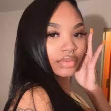 Sheree Dickerson's Instagram, Twitter & Facebook