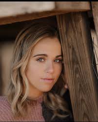 senior 🤝 having an excuse to take a million pics