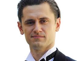 Nie przeszkadza mu, że prywatnie należy do platformy obywatelskiej. Nowa Twarz W Polskim Show Biznesie Kim Jest Bartek Kotschedoff Viva Pl