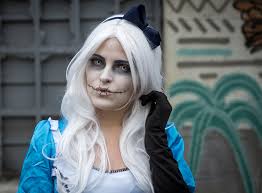 Alice ist ein kind mit viel fantasie und gerät in der realen welt öfter in schwierigkeiten. Halloween Creepy Alice In Hallo Wien City Sprinzeminze Com