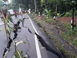 Berdasarkan laporan badan meteorologi, klimatologi, dan geofisika (bmkg), gempa tersebut berpusat di laut selatan jawa dengan kedalaman 14 kilometer, tepatnya di sebelah tenggara sukabumi. Akibat Gempa Sukabumi Merugi Rp16 18 Miliar Aktual Com