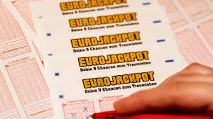Daneben finden sie die gezogenen zahlen sowie auch die zusätzlichen eurozahlen. Eurojackpot Das Sind Die Aktuellen Gewinnzahlen Und Quoten Am Freitag 09 07 2021 Verbraucher