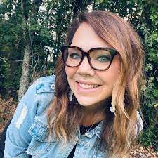 Sherry Oakley's Instagram, Twitter & Facebook