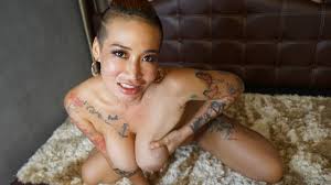 HOTTEST THAI PORNSTAR Reaches Out Fucks Tuktuk Patrol