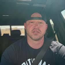 Alex Linker's Instagram, Twitter & Facebook