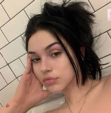 Listen to my debut ep paranoia maggie lindemann ретвитнул(а) mal lvs maggietubies 💐. Pretty Girl Singer Maggie Lindemann Tweets Of Kl Arrest Mid Show And Five Day Living Hell