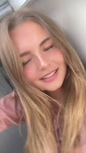 Anna Buhl (@annabuhl)