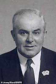 D-Day's youngest paratrooper who ran away from home at 14 to fight Hitler  wins plaque honour