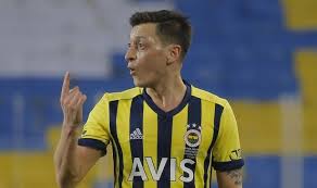 Mesut özil fenerbahçe'ye i̇mzayı attı! Arsenal News Ozil Flops At Fenerbahce