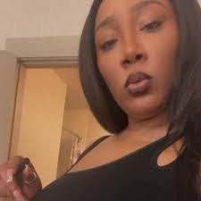 Carly Hummel's Instagram, Twitter & Facebook