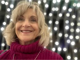 I'm adding a "little" list of lost classmates! If you can share this  message and help find our friends, that would be great!! If anyone wants to  try to use any social