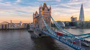 Inglaterra (en inglés, england) es una de las cuatro naciones constituyentes del reino unido.su territorio está formado geográficamente por la parte sur y central de gran bretaña, isla que comparte junto a escocia y gales, y cerca de 100 islas más pequeñas como las islas sorlingas y la isla de wight.limita al norte con escocia, al oeste con gales —sus dos fronteras terrestres—, al. La Cultura En Inglaterra