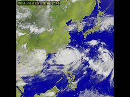 將當時梅姬颱風之移動路徑，地面天氣圖和高空圖形勢、衛星雲圖形勢加以分析如下。 二、梅姬颱風移動路徑之變化 2010 年10 月13 日，在菲律賓東方遠海面上由熱帶性低氣壓增強成為輕度颱風梅姬以後， èŽ«æ‹‰å…‹é¢±é¢¨è¡›æ˜Ÿé›²åœ– Youtube