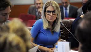 Об этом она сообщила в своем твиттере. V Moskve Zaderzhali Yuristku Fonda Navalnogo Lyubov Sobol Smi