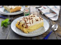 Se cerne făina împreună cu praful de copt şi un praf de sare. Prajitura Ecler Jamila Facut La Tava Jamila Eclair Cake Recipe Cc Eng Sub Jamilacuisine