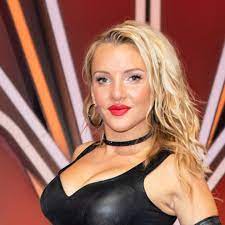 30,555 likes · 41 talking about this. Evelyn Burdecki Spricht Uber Helene Fischers Neuen Freund Brigitte De