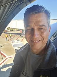 Scott Bloomfield's Instagram, Twitter & Facebook