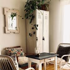 Revier 51 On Instagram Vintage Living Room With Metal Cabinet And Vintage Seating Revier51 Welovevintage Botanicalst In 2020 Vintage Living Room Vintage House Room