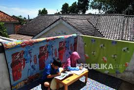 Cara menggambar rumah yang bagus untuk anak sd beserta. Unicef Jelaskan Tantangan Ajak Anak Belajar Di Rumah Republika Online
