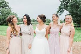 Auch bei dieser informellen kleiderordnung ist es gut, dies zu berücksichtigen. Der Dresscode Fur Die Hochzeit Outfit Don Ts Fur Hochzeitsgaste Theperfectwedding De