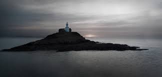 Does a lighthouse light rotate. The Dark Side Of Lighthouses Hakai Magazine