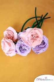 Die anleitung habe ich von dozi, ein echt kreatives blog. Spielerisch Rosen Basteln Mit Krepppapier Diy Bastelideen Fur Kinder