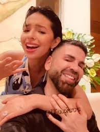 🚨🚨🚨YA EMPEZARON LOS DETALLITOS!! 🚨🚨 Ya empezaron las problemas en el  matrimonio de Ángela Aguilar y Christian Nodal y es que ya apareció el  primer “Fan de su relación” Este misterioso hombre