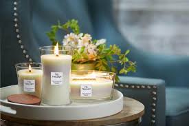 Similarly one may ask, are yankee candle and bath and body works owned by the same company? Woodwick Duftkerzen Die Holzdochkerze Online Bestellen Candle Dream