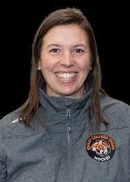 Amanda Benoit's Instagram, Twitter & Facebook