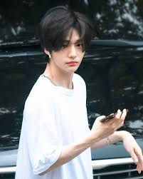 How Does He Look Sleepy Confused And Hot At The Same Time Felix Stray Kids Boyfriend Pictures Stray