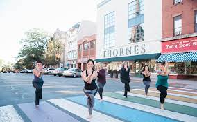 10 socialiniai puslapiai, įskaitant facebook ir twitter, valandos, telefonai įmonės yoga sanctuary veiklos vieta: Contact Yoga Sanctuary